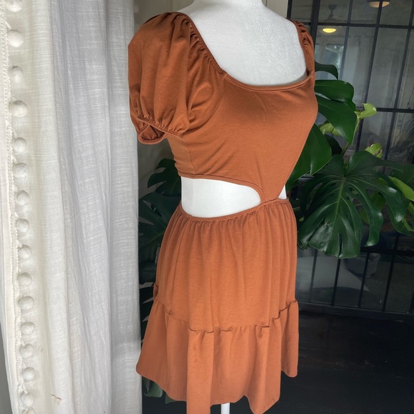 Forever 21 L Cutout Florence Hem Mini Dress - Picture 4 of 6